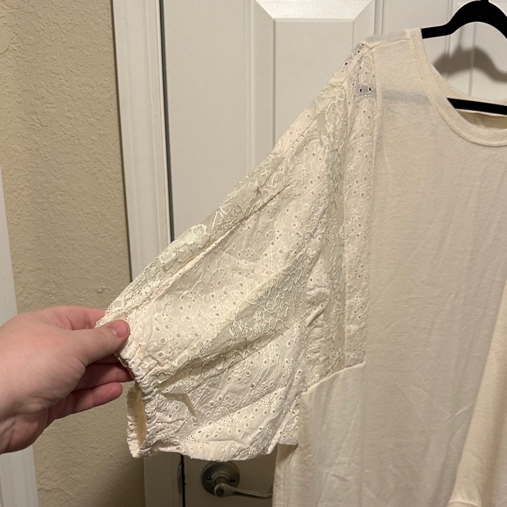 Torrid Cream Lace Sleeve Blouse Elegant NWT - Picture 3 of 5